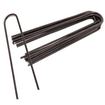 Musta värvi metallist kinnitusklambrid, komplektis 10 tükki, on mõeldud kattekanga kinnitamiseks.