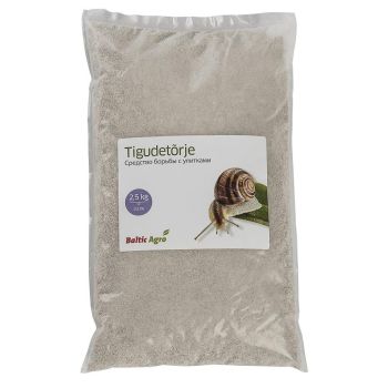 2,5 kg looduslikku pulbrit tigude tõrjeks, pakitud läbipaistvasse kilesse, millel on tooteinfoga etikett.