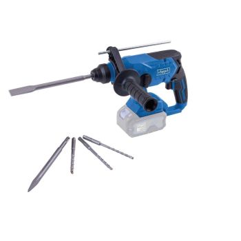 Sinine ja must akukombivasar eemaldatava akuga, komplektis neli erinevat ruudukujulise kujuga metallist otsikut. Seade on varustatud külgmise käepidemega paremaks juhtimiseks.