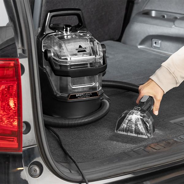 Kaasaskantav tekstiilipesur musta ja läbipaistva pesuotsikuga auto puhastamiseks. Kasutatakse autoistmete puhastamisel.