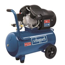 Sinine metallist kompressor, millel on kaks silindrit, ülal asetsev mootor, käepide ja kaks ratast. Paagi küljel on Scheppach logo ning tehnilised andmed: 50 l ja 3,0 HP.