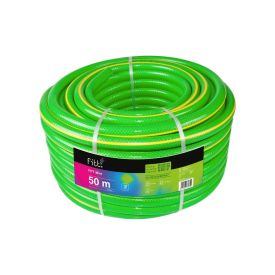 Roheline 50 meetri pikkune aedvoolik on rulli mähitud ja kinnitatud kahe kollase kummipaelaga.