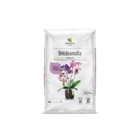 Valge pakend 6-liitrise orhideemullaga, Kekkilä reklaamiga, millel on pilt lillast orhideest ja rohelistest taimedest.