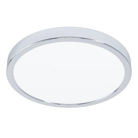 Ümmargune valge ja hõbedase raamiga lae- või seinavalgusti, millele on iseloomulik sile pind ja minimalistlik disain.