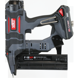 Must ja hall Senco F-18XP naelapüstol, millel on punased aktsendid, varustatud akuga. Tööriistal on mugav käepide, päästik ning aku ja naelalaadimiskassett on selgelt nähtavad.