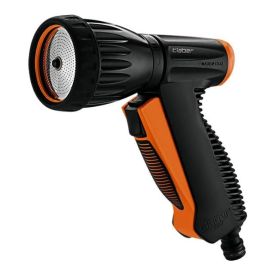 Musta ja oranži värviga Claber Multi-Jet püstolpihusti, millel on reguleeritava pihustusmustriga otsik ja ergonoomiline käepide.