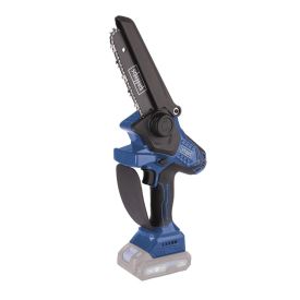 Sinine ja must akusaag, millel on kompaktne käepide, lühike saekett ja eemaldatav aku. Korpus on plastist, saeleht metallist ning tööriist on mõeldud väiksemateks lõiketöödeks.