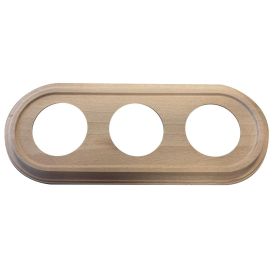 Puidust ovaalne raam kolme ümmarguse avaga, sileda pinnaga ja helepruuni viimistlusega.