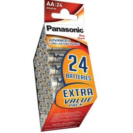 Panasonic AA patareide 24-osaline pakend, ruudukujuline karp oranži, valge ja sinise disainiga, millel on suured numbrid "24" ja kiri "Extra Value Pack"; patareid on karbis nähtavad.