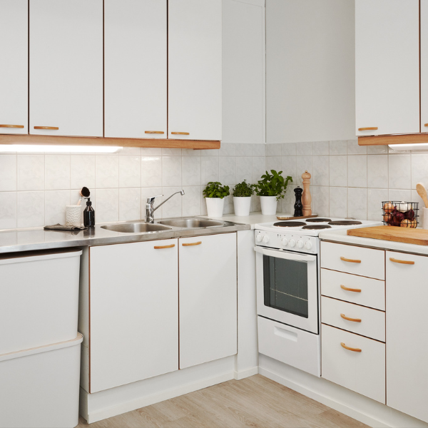 valge k&ouml;&ouml;k keraamilised plaadid pliit kapid