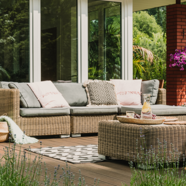 aiam&ouml;&ouml;bel diivan terrass terrassim&ouml;&ouml;bel laud lilled